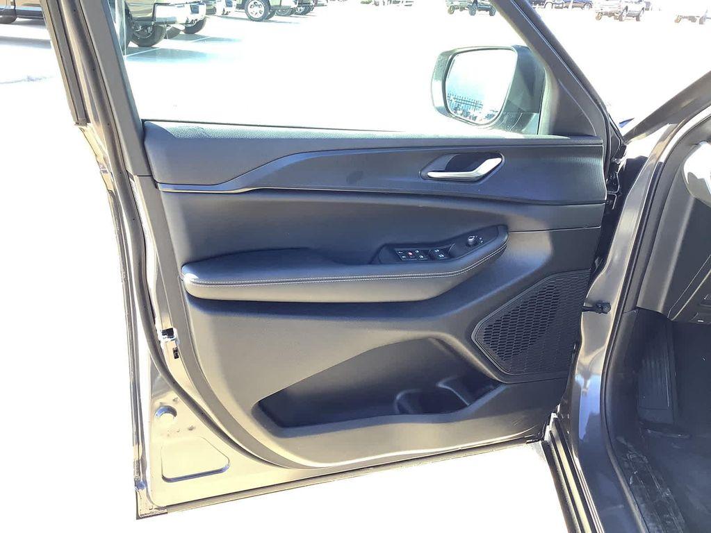 new 2025 Jeep Grand Cherokee car, priced at $30,749