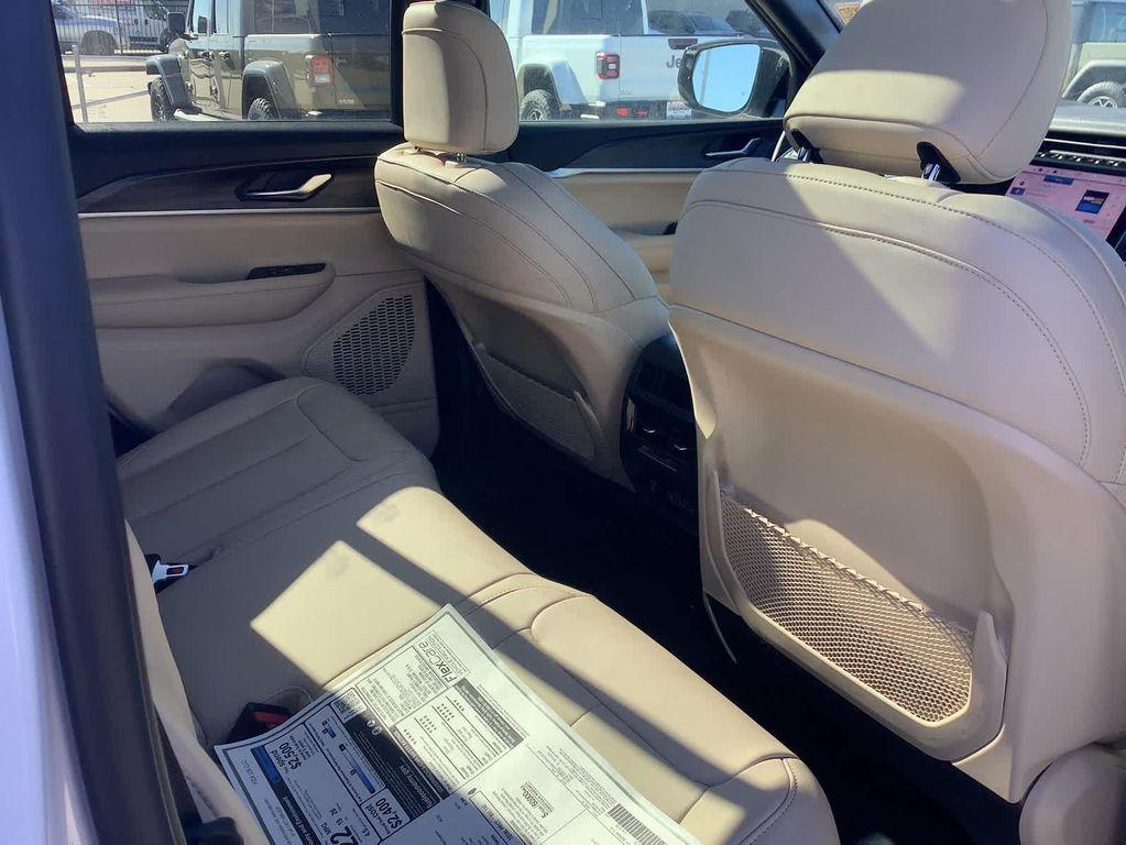 new 2025 Jeep Grand Cherokee car, priced at $48,890