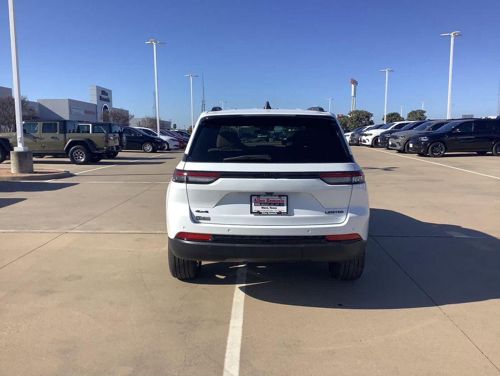 new 2025 Jeep Grand Cherokee car, priced at $48,890