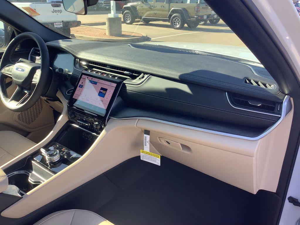 new 2025 Jeep Grand Cherokee car, priced at $48,890