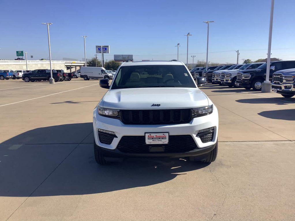 new 2025 Jeep Grand Cherokee car, priced at $48,890