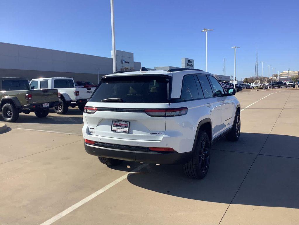 new 2025 Jeep Grand Cherokee car, priced at $48,890