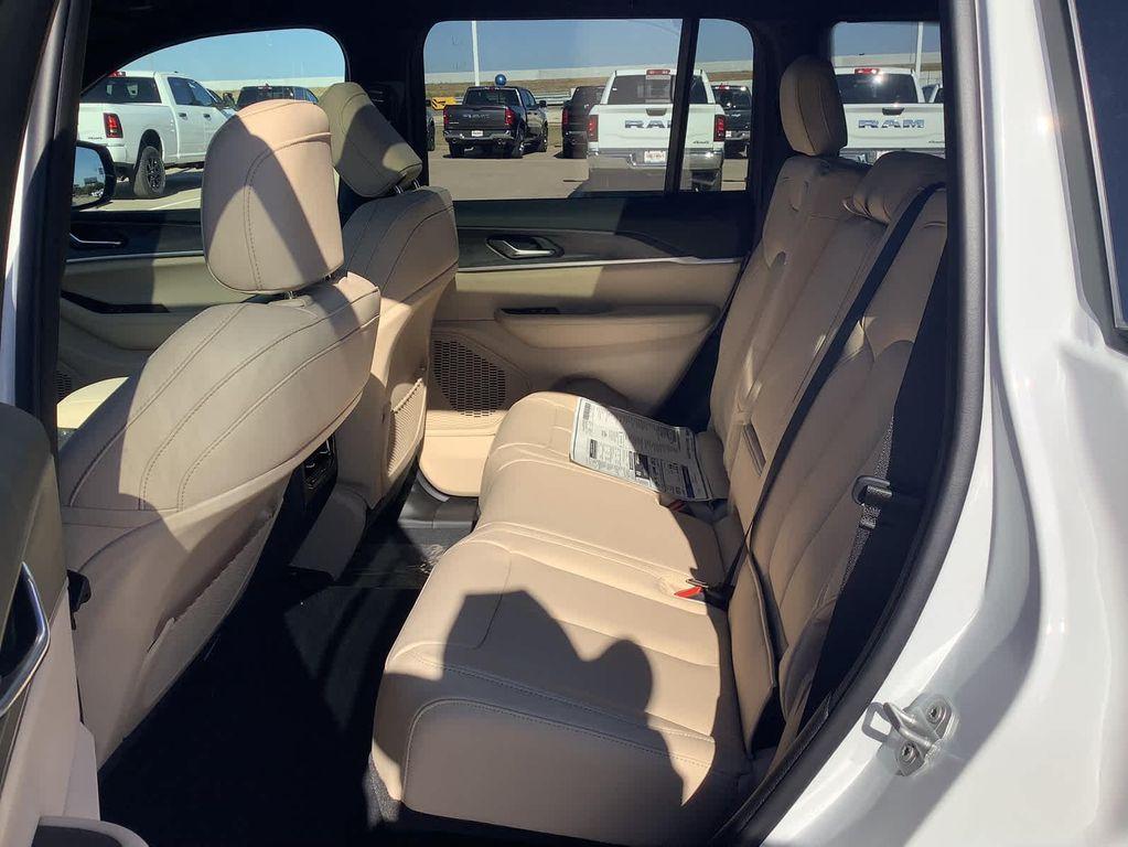 new 2025 Jeep Grand Cherokee car, priced at $48,890