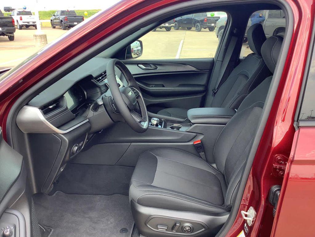 new 2025 Jeep Grand Cherokee L car, priced at $38,823