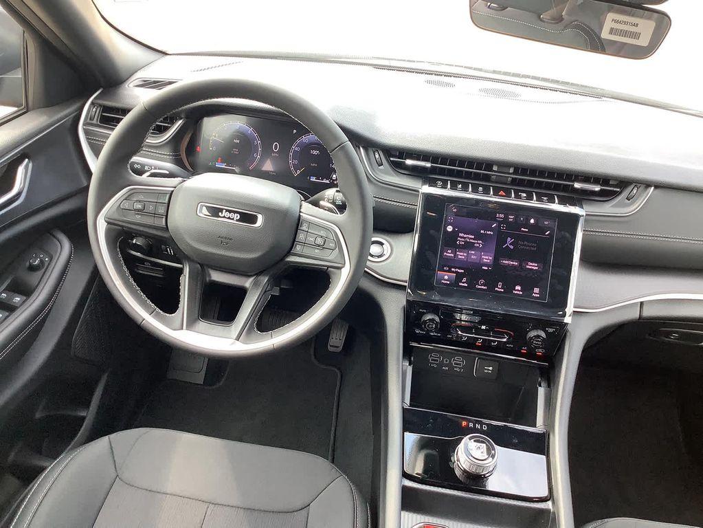 new 2025 Jeep Grand Cherokee L car, priced at $38,823