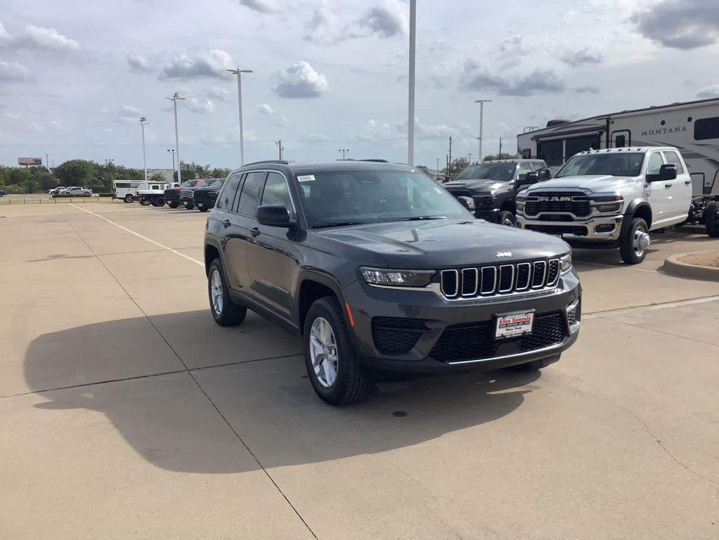 new 2025 Jeep Grand Cherokee car, priced at $38,125