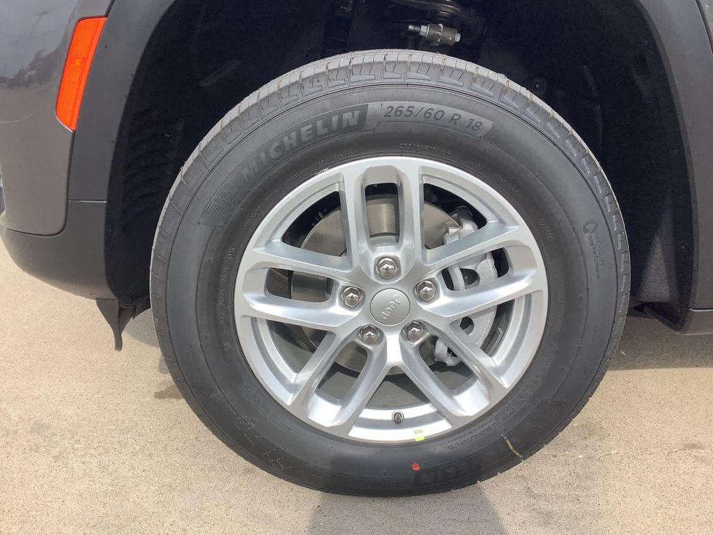 new 2025 Jeep Grand Cherokee car, priced at $38,125
