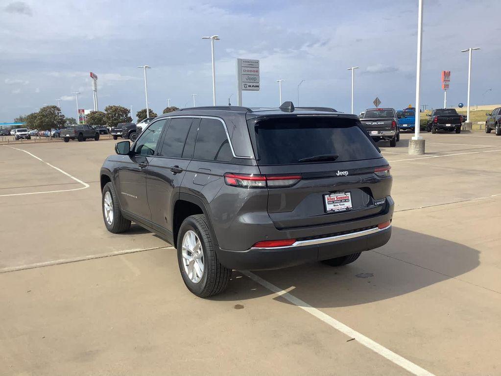 new 2025 Jeep Grand Cherokee car, priced at $38,125