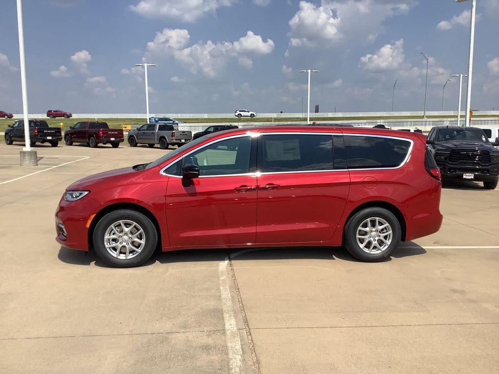 new 2026 Chrysler Pacifica car, priced at $41,235