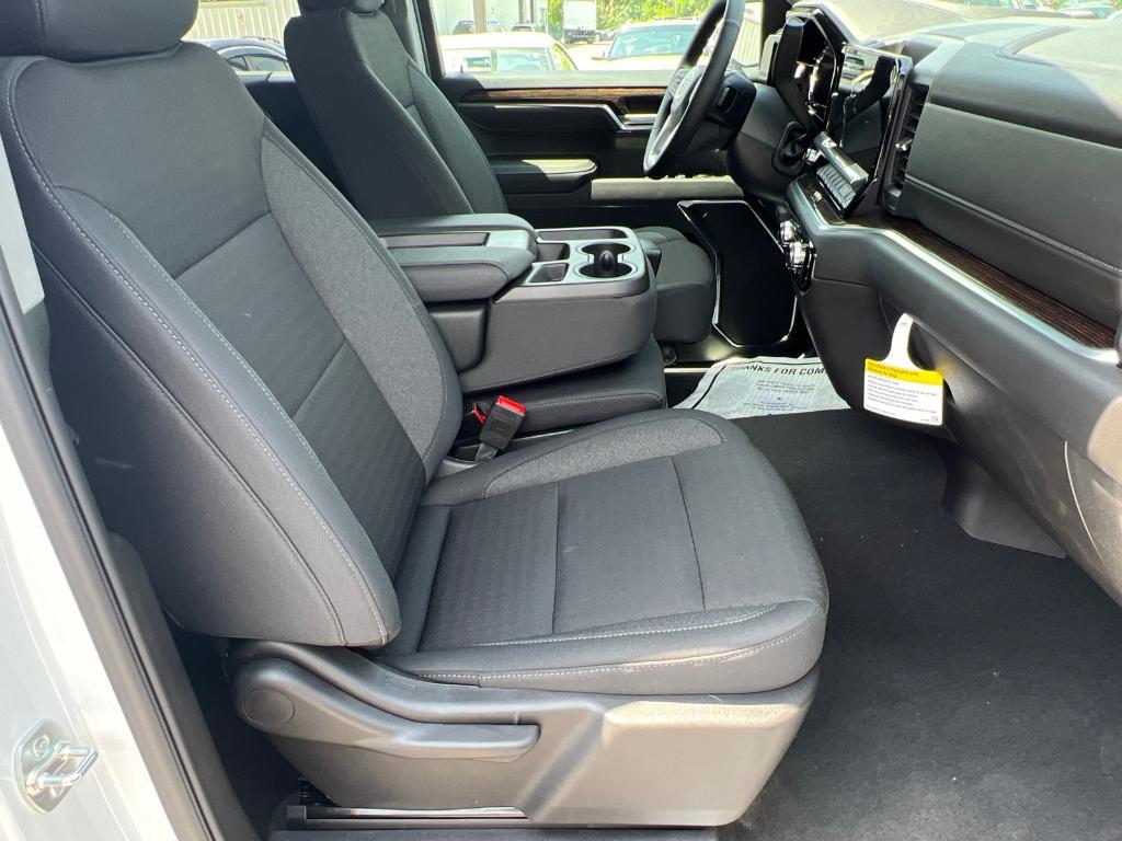new 2025 GMC Sierra 1500 car, priced at $45,327
