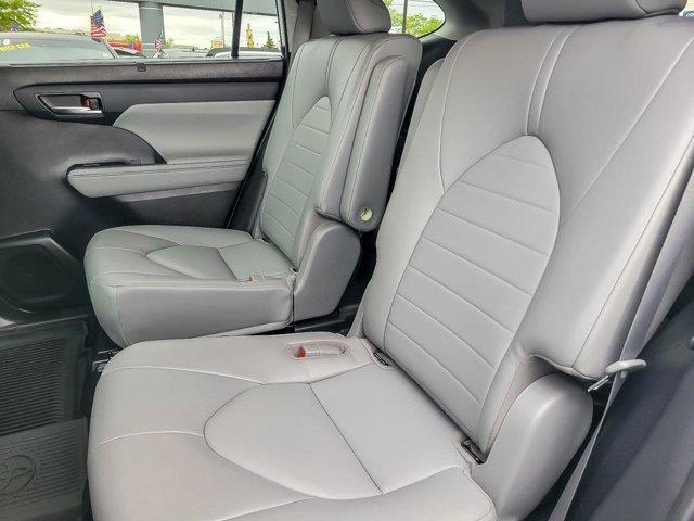 used 2022 Toyota Highlander car, priced at $38,987