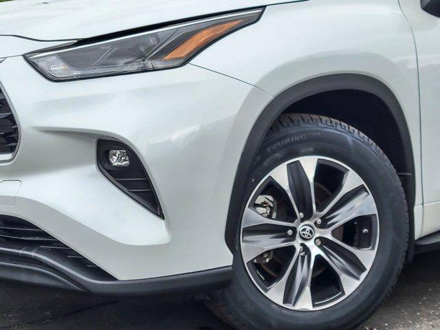 used 2022 Toyota Highlander car, priced at $38,987