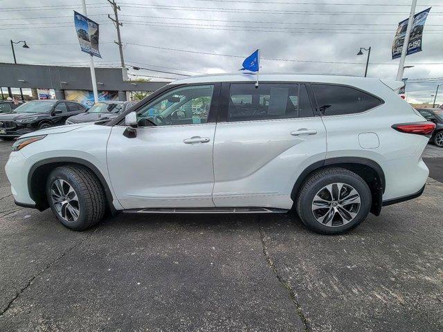 used 2022 Toyota Highlander car, priced at $38,987