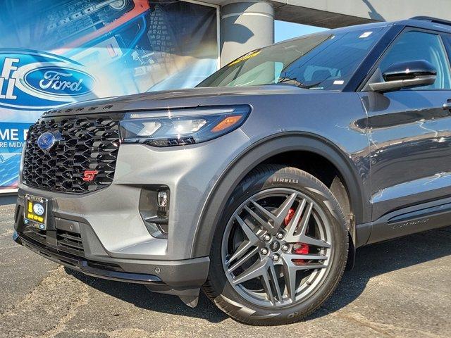 used 2025 Ford Explorer car, priced at $59,998