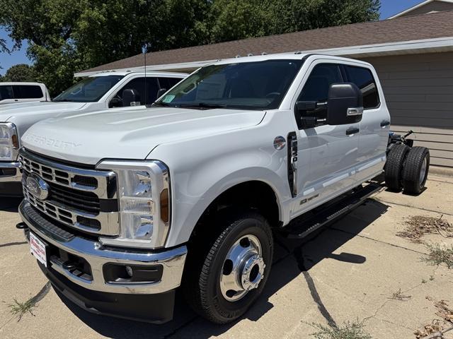 new 2025 Ford F-350 car, priced at $75,990
