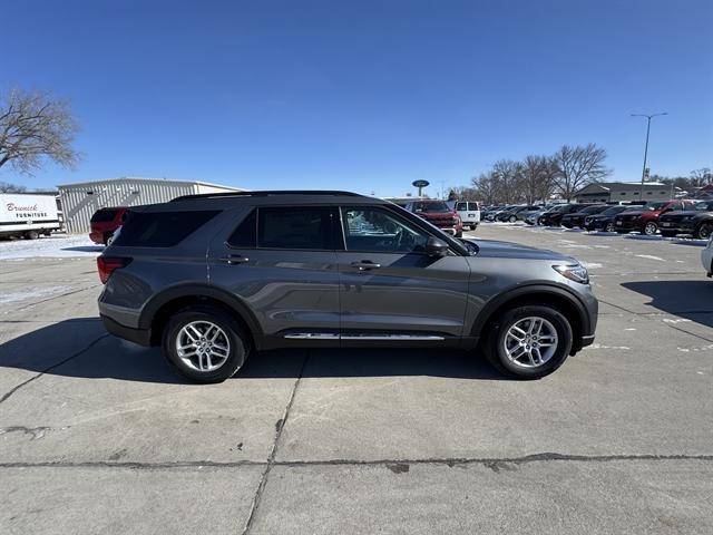 new 2025 Ford Explorer car, priced at $40,885