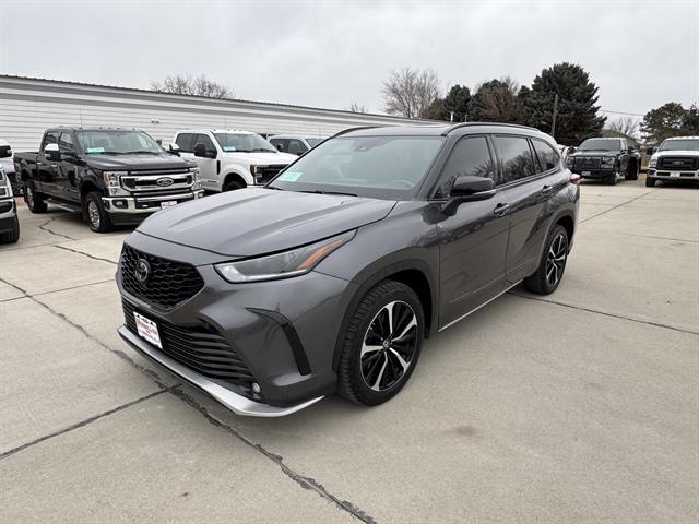 used 2022 Toyota Highlander car, priced at $35,990