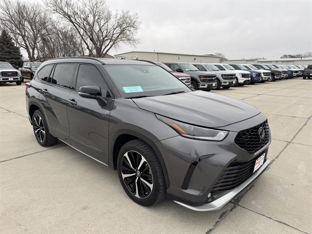 used 2022 Toyota Highlander car, priced at $35,990