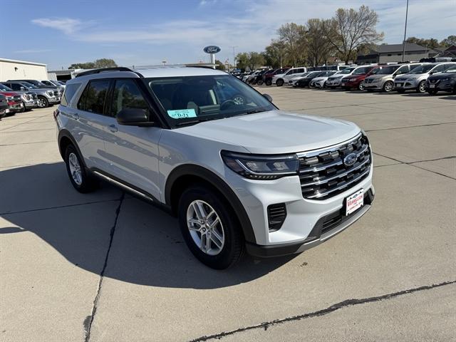new 2025 Ford Explorer car, priced at $39,990
