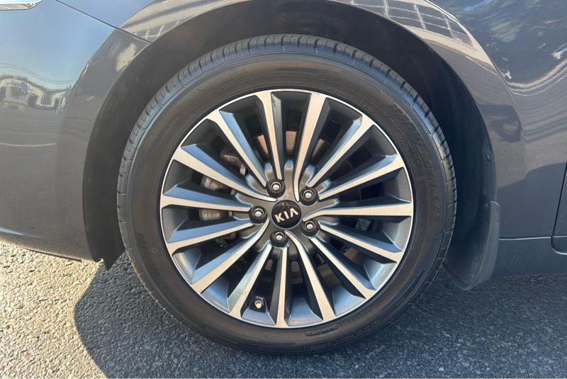used 2017 Kia Cadenza car, priced at $13,900