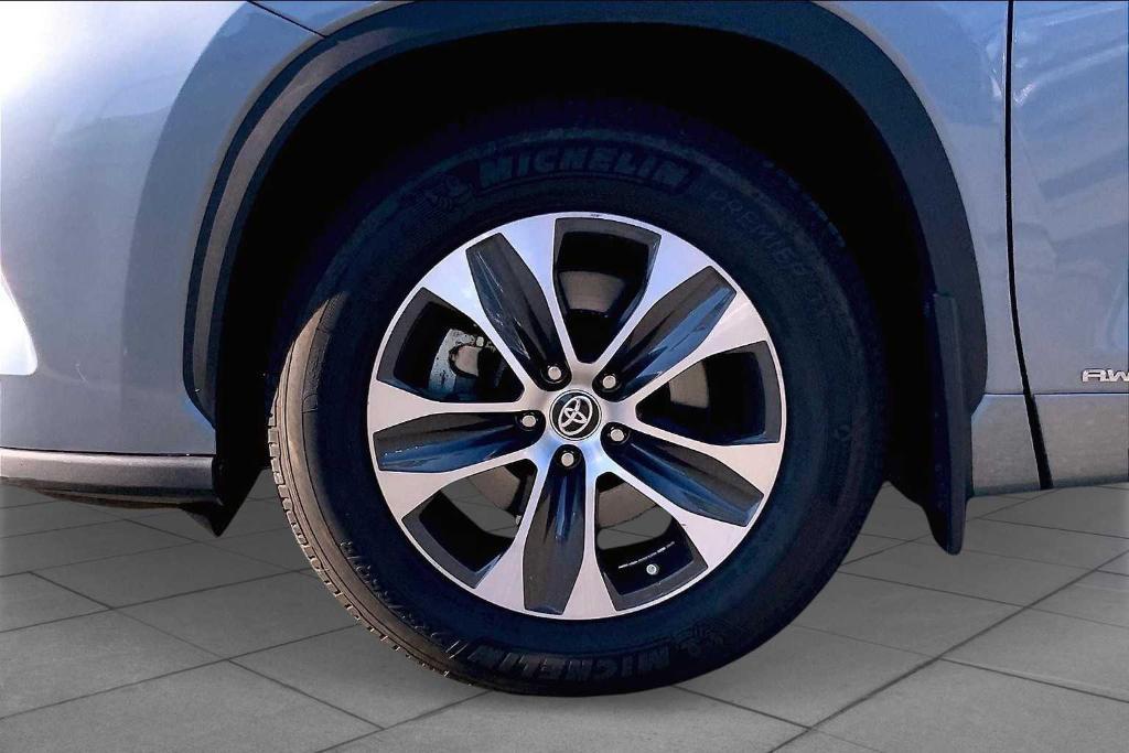 used 2021 Toyota Highlander Hybrid car, priced at $30,988