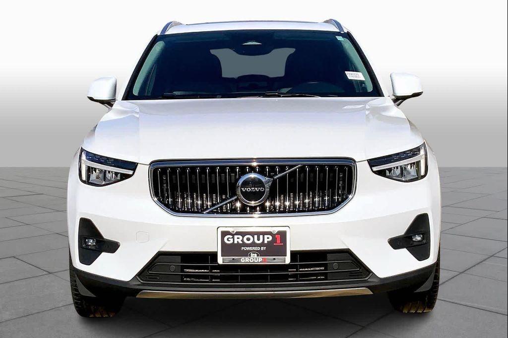 used 2023 Volvo XC40 car, priced at $30,288