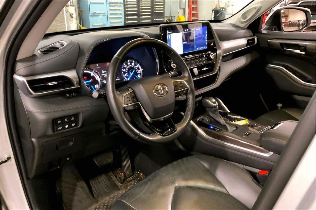 used 2021 Toyota Highlander Hybrid car, priced at $37,288