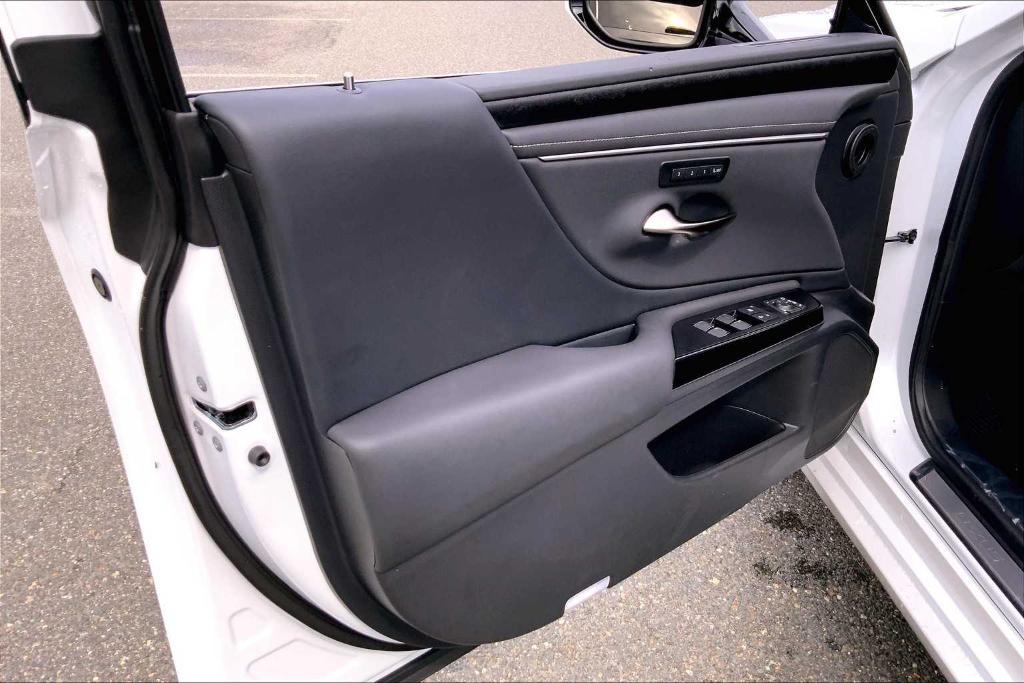 new 2025 Lexus ES 350 car, priced at $48,124