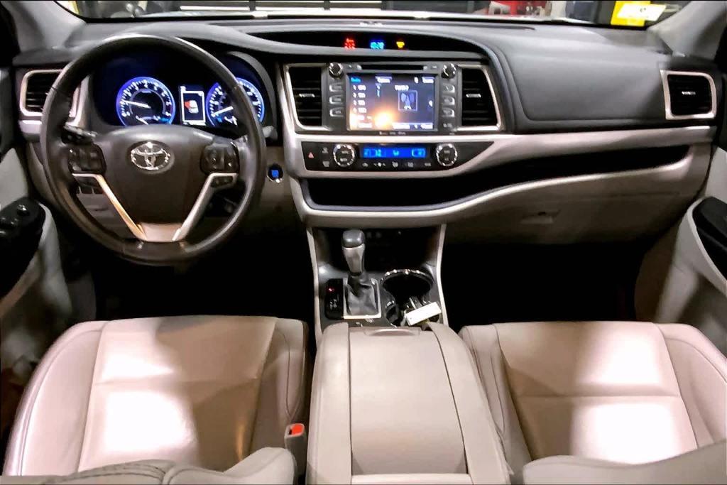 used 2019 Toyota Highlander car, priced at $26,988