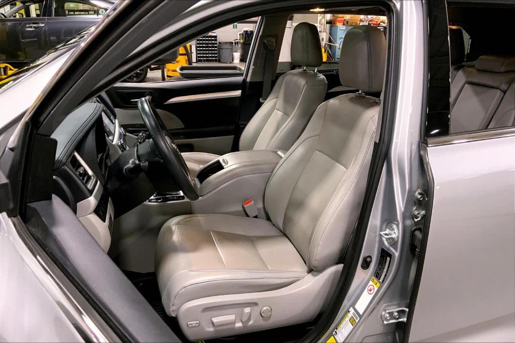 used 2019 Toyota Highlander car, priced at $26,988