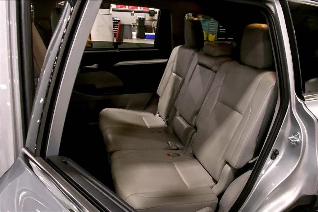 used 2019 Toyota Highlander car, priced at $26,988