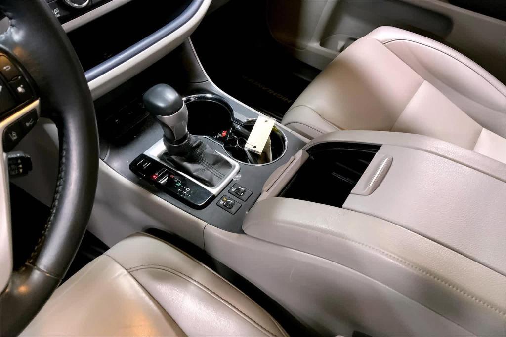 used 2019 Toyota Highlander car, priced at $26,988