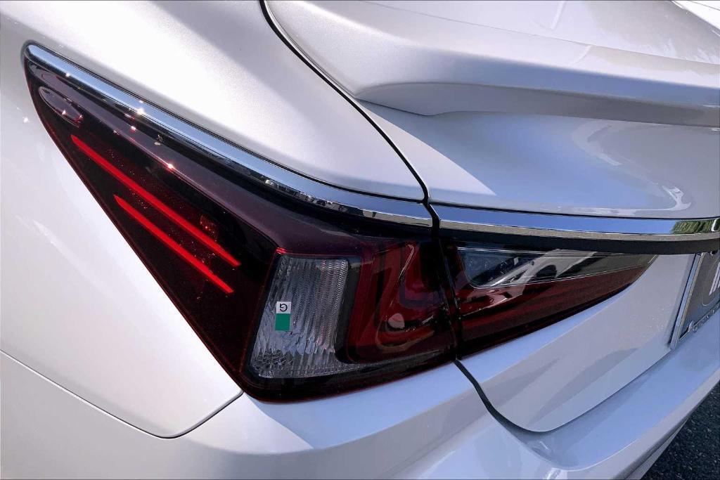 new 2025 Lexus ES 300h car, priced at $49,874