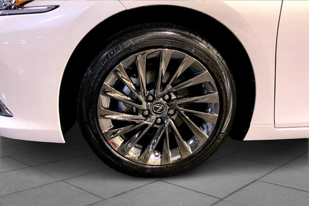 new 2025 Lexus ES 300h car, priced at $54,269