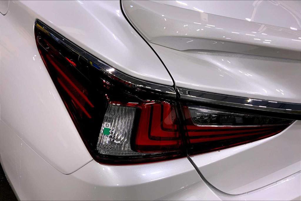 new 2025 Lexus ES 300h car, priced at $54,269