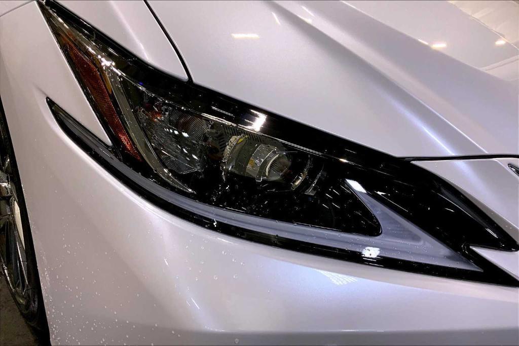 new 2025 Lexus ES 300h car, priced at $54,269