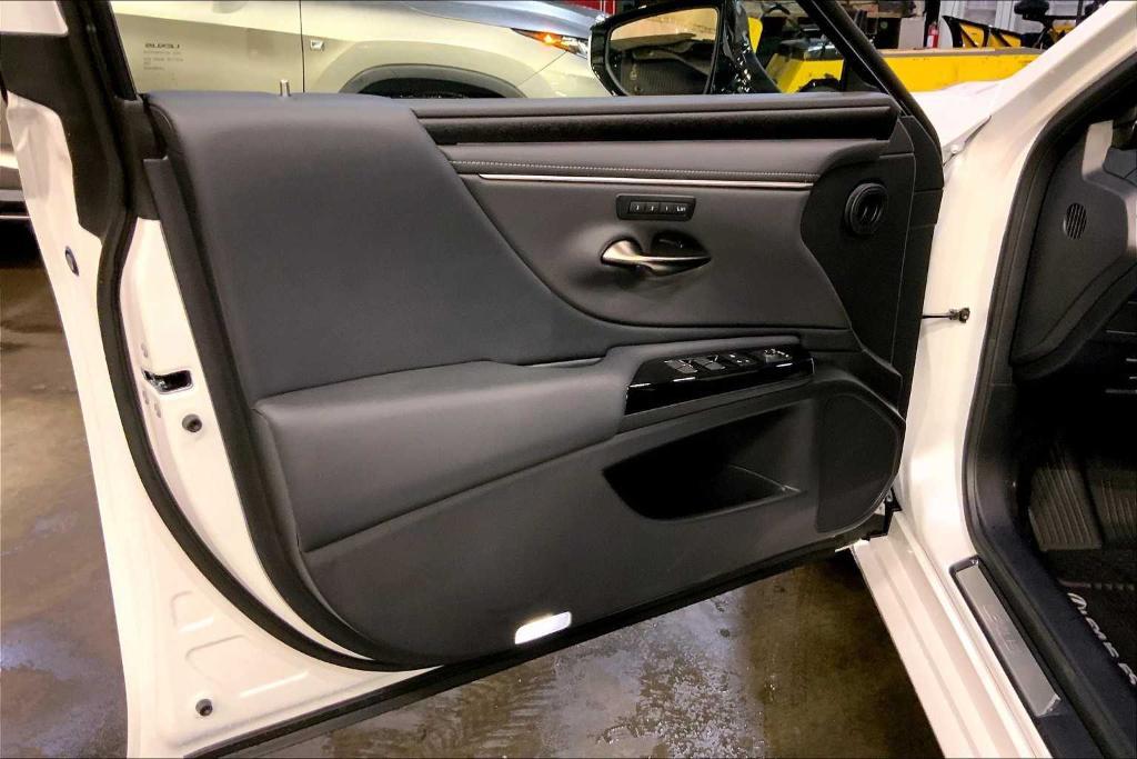 new 2025 Lexus ES 300h car, priced at $54,269