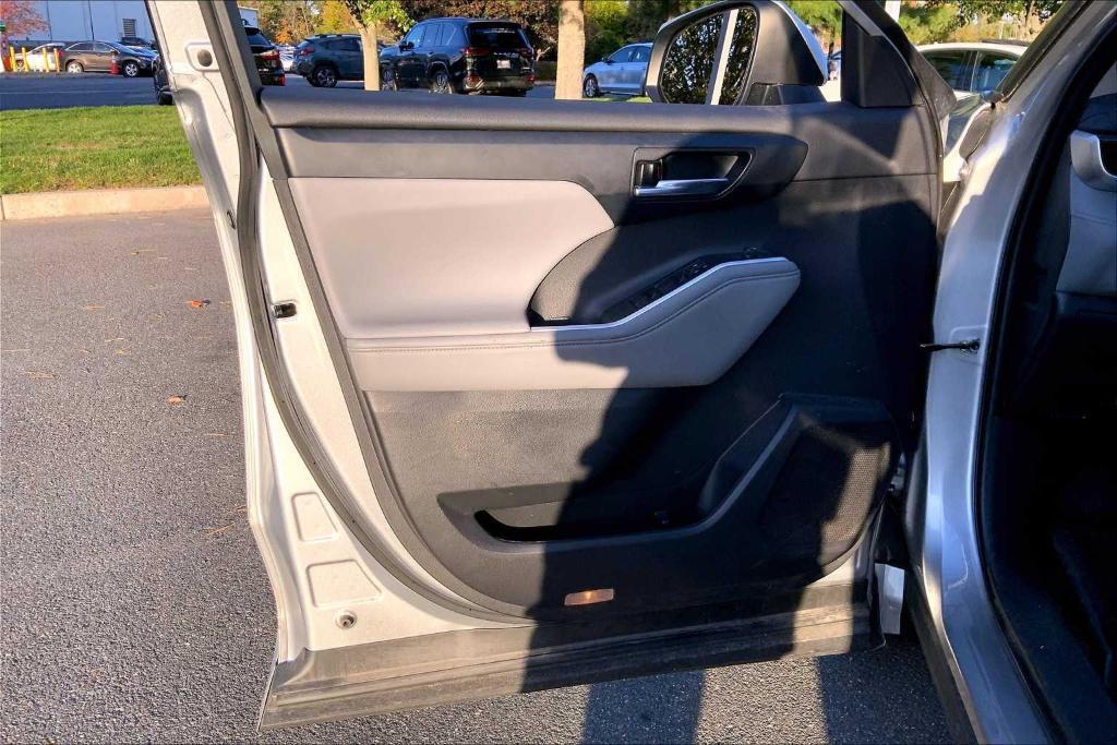 used 2023 Toyota Highlander car, priced at $37,988