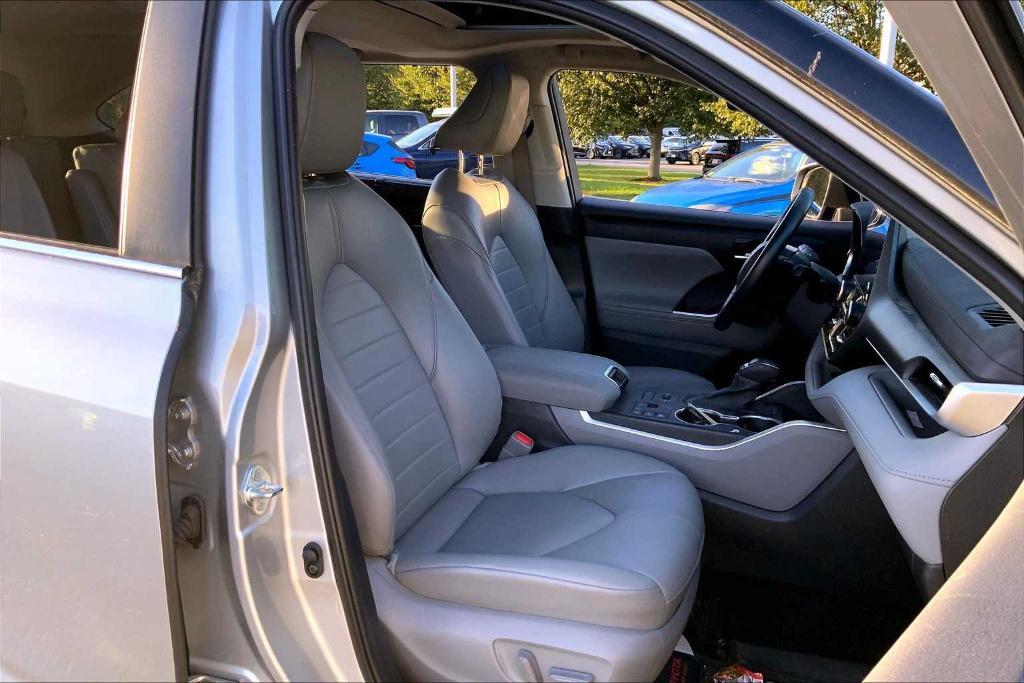 used 2023 Toyota Highlander car, priced at $37,988