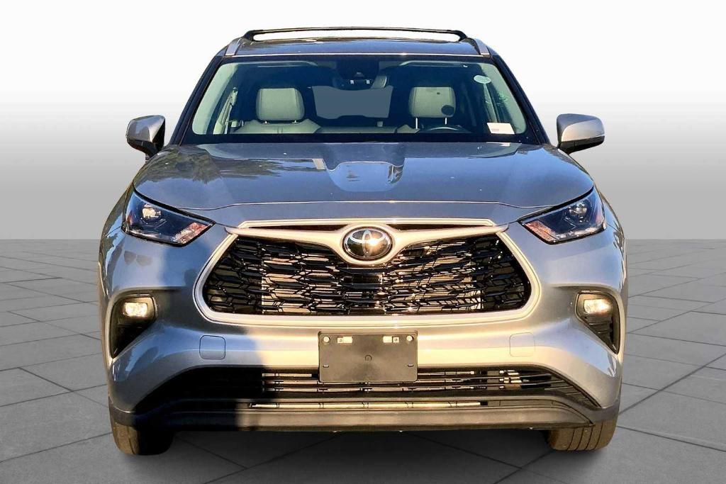 used 2023 Toyota Highlander car, priced at $37,988