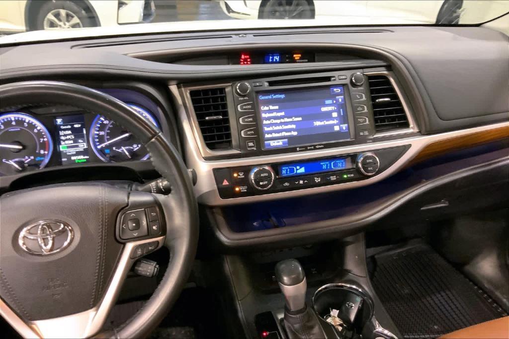 used 2019 Toyota Highlander car, priced at $25,988