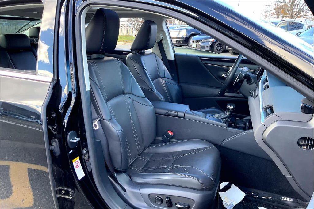 used 2019 Lexus ES 350 car, priced at $28,988