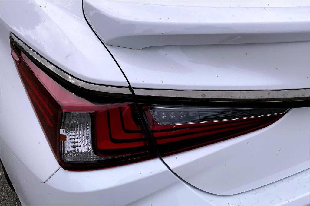 new 2025 Lexus ES 300h car, priced at $52,129