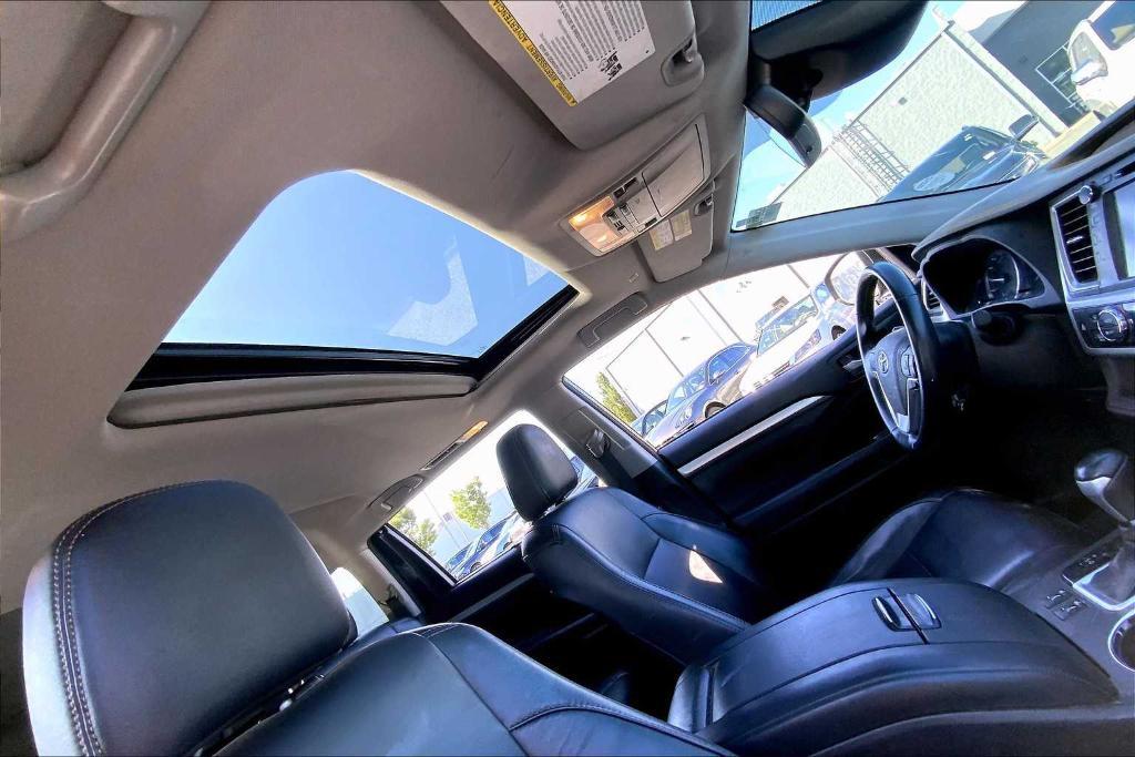 used 2018 Toyota Highlander car, priced at $27,988