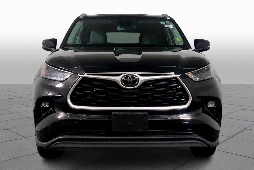 used 2022 Toyota Highlander car, priced at $38,988