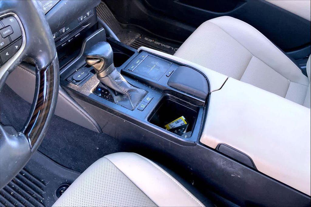 used 2020 Lexus ES 300h car, priced at $34,988