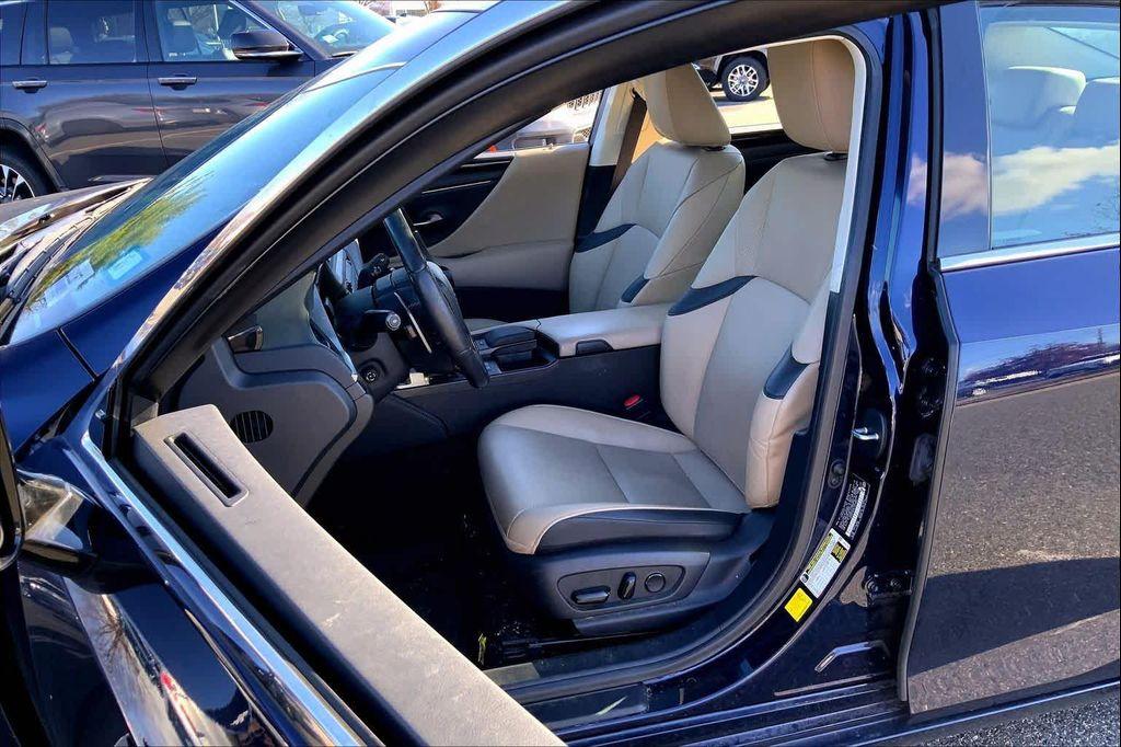 used 2020 Lexus ES 300h car, priced at $34,988