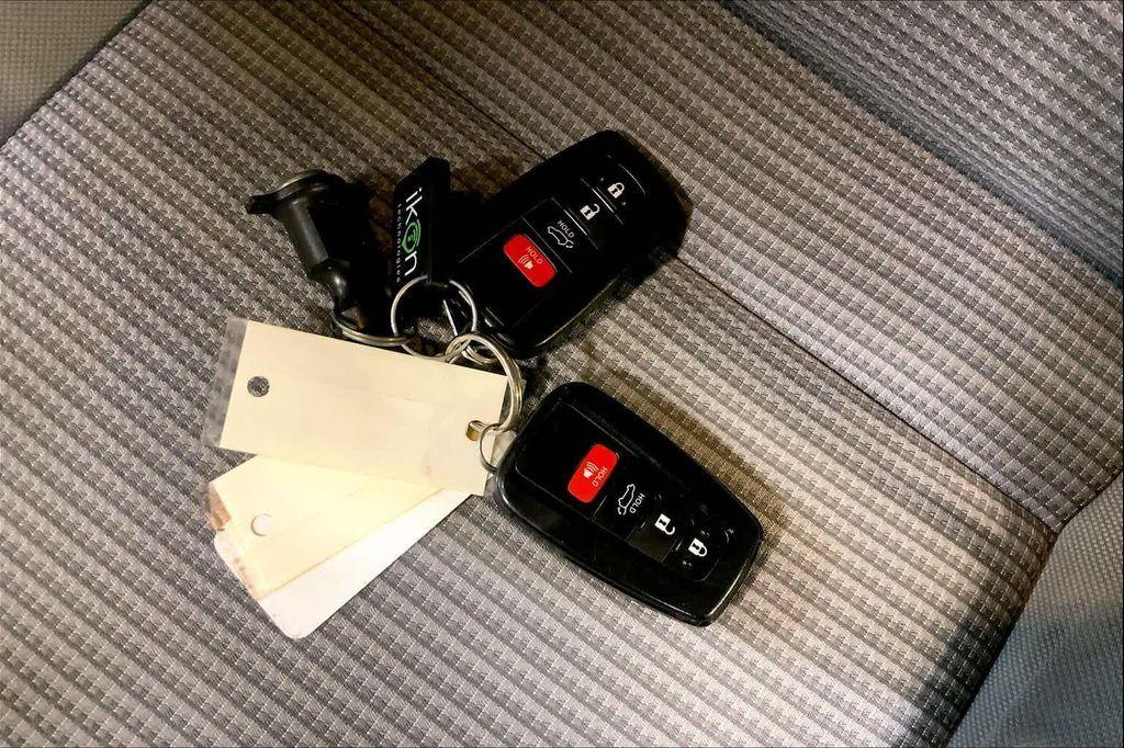 used 2021 Toyota Highlander Hybrid car, priced at $20,988