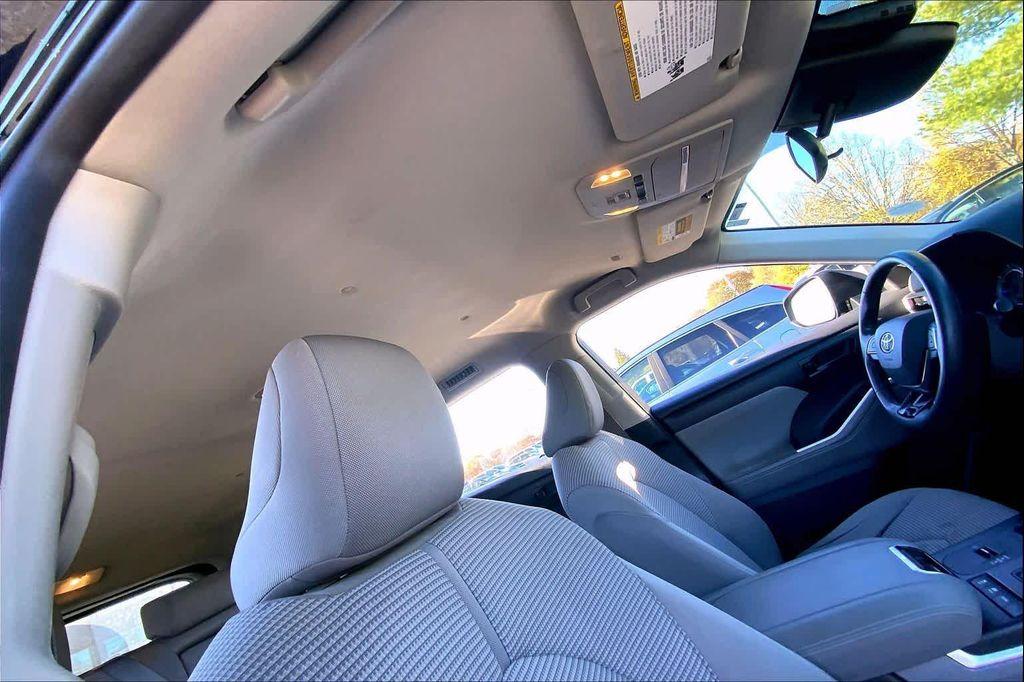 used 2021 Toyota Highlander Hybrid car, priced at $23,988