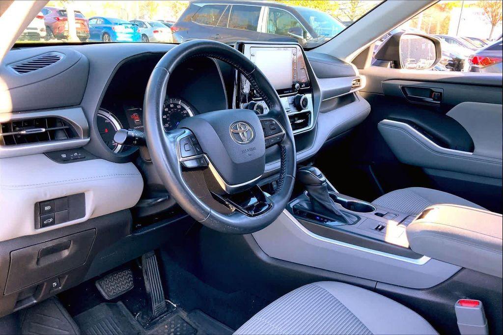used 2021 Toyota Highlander Hybrid car, priced at $23,988